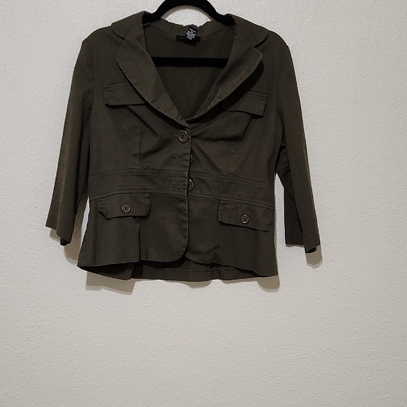 Courtenay Jackets & Blazers - Courtenay Green Blazer with Tailored Fit and Three-Quarter Sleeves